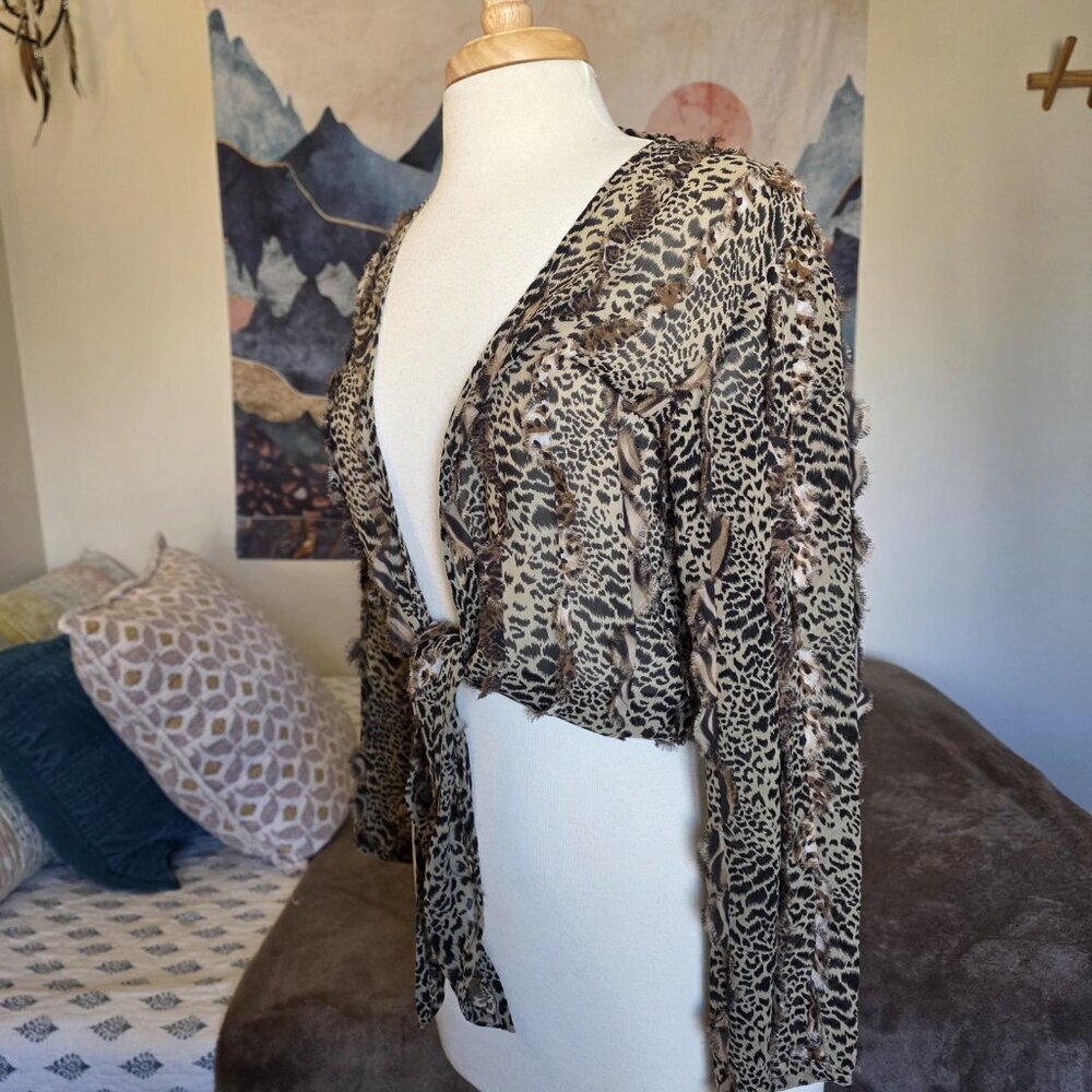 Chico's 100% Silk Leopard Print Blouse - Tie Front Mob Wife Crop Top - 0 - Picture 7 of 14